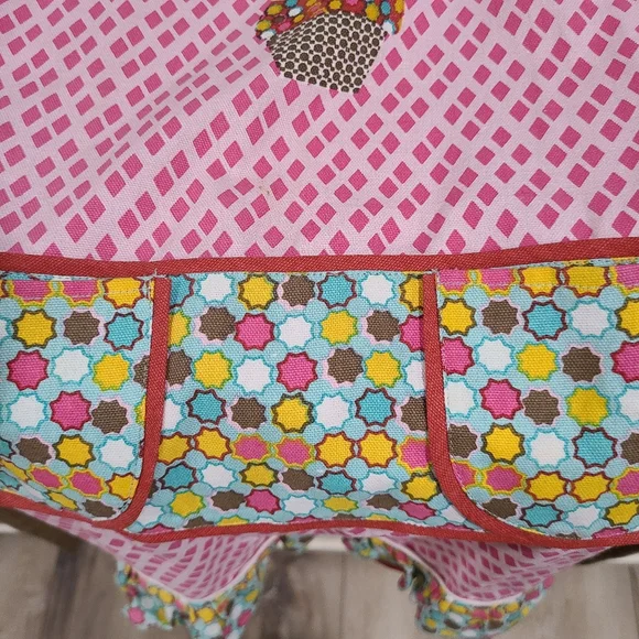 🧁🧁NEW🧁🧁SUPER CUTE!! Sweet Stuff Cupcake Apron for young girl cookers 🧁🧁 - Picture 8 of 16